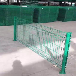 桃型柱护栏网学校小区围栏网圈地养殖铁丝网栅栏公路安全护栏网